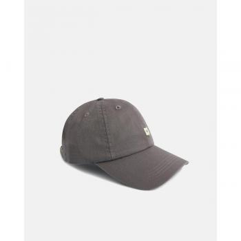 Gorra con parche de raqueta en color gris para los amantes del tenis
