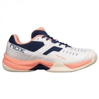 Zapatillas de Pádel Nox AT10 Pro Coral Mujer y Gardenia/Titan Hombre, características: diseño ligero, suela de goma antideslizante, amortiguación EVA, refuerzo en la puntera, transpirabilidad superior