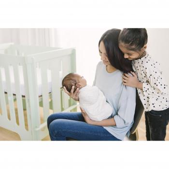 Ergobaby Arrullo Bebe Recien Nacido de Algodon para Verano y Invierno Diseño Cupcake, Saco de Dormir
