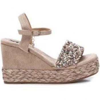 Sandalia de mujer Xti 142673 beige con hebilla