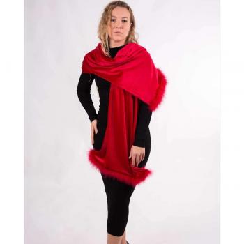 Chal de Fiesta en Terciopelo Rojo con Detalle de Plumas