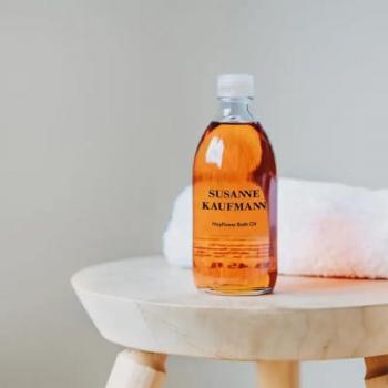 Susanne Kaufmann Hayflower Bath Oil 250ml - Bath Oil, 250ml, formulated with hayflower extract for soothing and relaxing properties, suitable for all skin types, promotes hydration and nourishment, free from synthetic fragrances and preservatives
