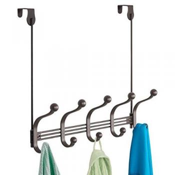 mDesign perchero de puerta - 5 ganchos dobles - Práctico colgador de ropa para entrada o baño - Perchero sin taladro para abrigos y chaquetas o como toallero - De aluminio en color bronce