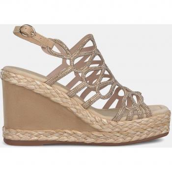 Sandalias de cuña abiertas para mujer con puntera cuadrada y detalle de pedrería en color beige