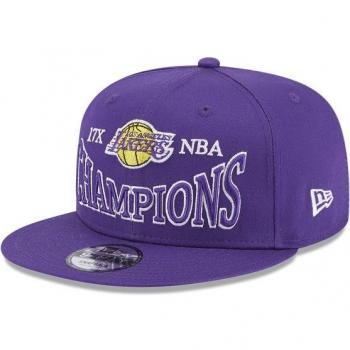 Gorra New Era 9FIFTY Los Angeles Lakers con Parche de Campeones Violeta