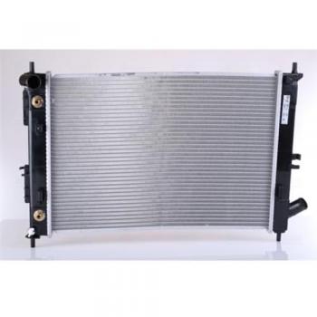 Radiador de refrigeración del motor NISSENS 606476, compatible con diversos modelos de vehículos, fabricado en aluminio y plástico para una óptima transferencia de calor, incluye conexiones precisas para fácil instalación y diseño eficiente que mej