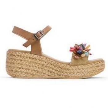Sandalias de cuña de piel taupe Gemma con cierre de hebilla y altura de 6cm