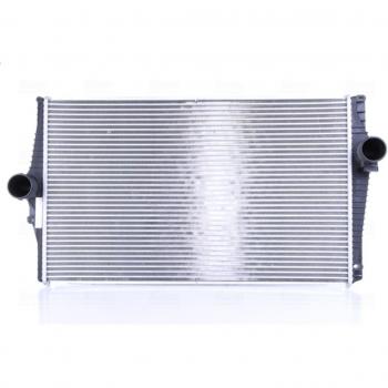 Intercooler NISSENS 96601 - Intercooler de alta calidad, diseñado para mejorar la eficiencia del motor, fabricado con materiales duraderos, compatible con múltiples modelos de vehículos, optimiza el rendimiento y reduce la temperatura del aire de