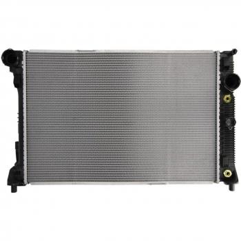Radiador de refrigeración del motor NISSENS 67162, compatible con vehículos, fabricado en aluminio y plástico, diseño eficiente para la disipación del calor, dimensiones específicas para un ajuste perfecto, incluye conexiones para mangueras y orific