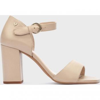 Sandalias de tacón de mujer GLENDA 1631 en piel color beige con cierre de hebilla