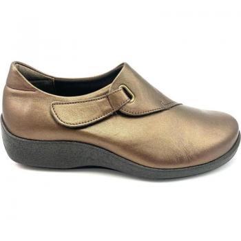 Cómoda mocasín TAVIA de Arcopedico para mujer en suave piel bronce con ajuste en el empeine de velcro, suela ligera, sistema Doble Arco para asegurar el apoyo, altura tacón bajo (1