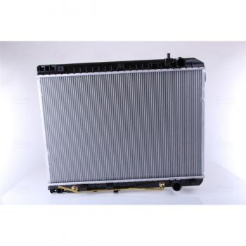 Radiador NISSENS 66759 para refrigeración del motor, compatible con múltiples modelos de vehículos, fabricado con materiales de alta calidad para una óptima transferencia de calor, diseño eficiente que previene el sobrecalentamiento del motor, fácil