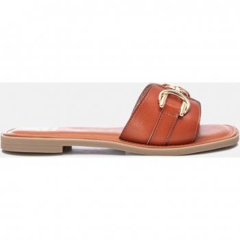 Sandalia de mujer XTI 142588 camel, planas con suela de goma