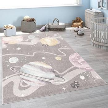 Alfombra Infantil Espacio Planetas Estrellas Gris 133x190 cm, Suave y Fácil de Limpiar, Corto Pelo