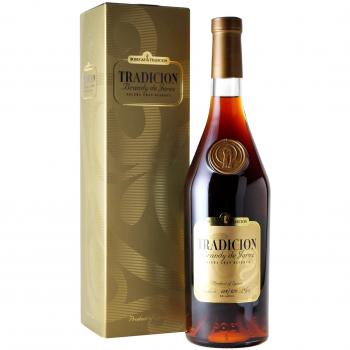 Brandy Tradición. Solera Gran Reserva de Jerez, 100% natural, sin adición químicos, filtrados. Espirituoso largo envejecimiento, mas de 25 años. Compuesto por 3 brandies históricos.