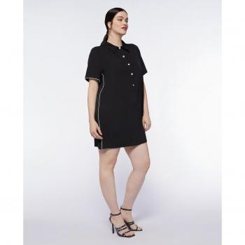 Vestido de manga corta con detalles de botones joya y cuello elegante