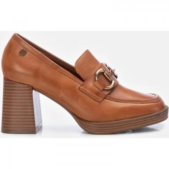 Mocasines de piel para mujer Carmela en color camel con tacón de 8 cm