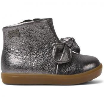 Botas de bebé niña Camper K900267-006 Pursuit FW color plata con lazo decorativo
