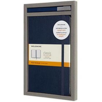 Moleskine - Set de Escritura con Cuaderno y Bolígrafo Classic Plus, Cuaderno Clásico con Rayas, Tapa Dura, Tamaño Grande 13 x 21 cm, Color Azul Zafiro, 240 Páginas