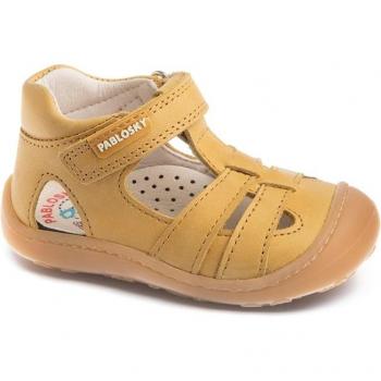 Sandalias preandantes para bebé niña de piel con cierre adherente en color mostaza
