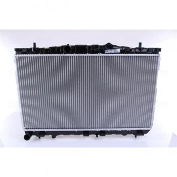 Radiador Nissens 67469 para refrigeración del motor, compatible con múltiples modelos de vehículos, fabricado en materiales de alta calidad para una óptima transferencia de calor, diseño eficiente que asegura un rendimiento fiable y duradero