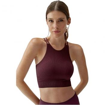 Top de yoga Naia Dark Cherry - Diseño exclusivo para mujeres que buscan estilo y comodidad en sus prácticas de yoga.