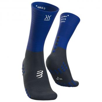 Calcetines de compresión media Compressport para hombre en color azul marino