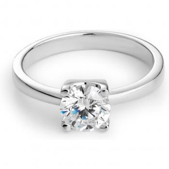 Anillo solitario Easy de plata con circonita blanca de 6,5 mm montada sobre cuatro garras