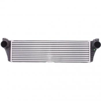 Intercooler NISSENS 96261 - Intercooler de alto rendimiento, diseñado para mejorar la eficiencia del motor, fabricado con materiales de alta calidad, cuenta con un diseño optimizado para una mejor refrigeración, compatible con múltiples modelos de