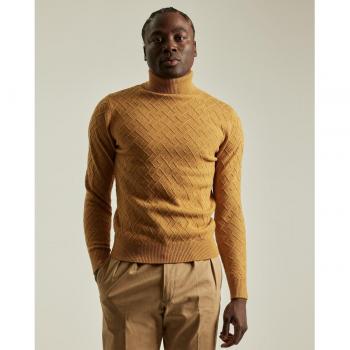 Jersey de hombre mostaza de cuello alto