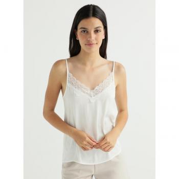 Top de mujer de tirantes y detalles de encaje