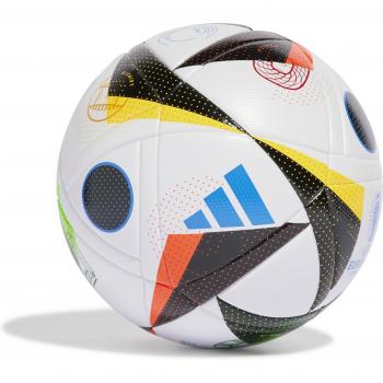 Balón de fútbol Adidas Euro 2024, características: diseño oficial de la UEFA Euro 2024, construcción en materiales de alta calidad para durabilidad, superficie texturizada para mejor control del balón, cámara de aire optimizada para un reb
