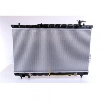 Radiador de refrigeración del motor NISSENS 67030, compatible con diversas marcas y modelos de vehículos, fabricado con materiales de alta calidad para una óptima transferencia de calor, diseño eficiente que mejora el rendimiento del sistema de refrig