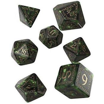Set de dados rúnicos QW DADOS SET RUNIC BOTTLE GREEN & GOLD (7) en color verde y dorado, incluye 7 dados
