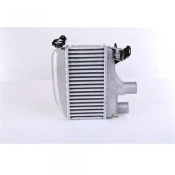 Intercooler NISSENS 96164 - Refrigerador de aire, compatible con vehículos, fabricado en aluminio y plástico, diseño optimizado para mejorar la eficiencia del motor, fácil instalación y ajuste preciso