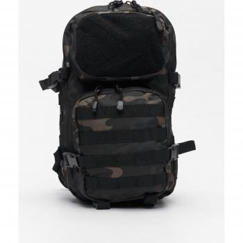 Mochila Brandit US Cooper Camuflaje Oscuro 25L con capacidad de 25 litros, diseño en camuflaje oscuro, múltiples compartimentos, correas ajustables y acolchado en la parte posterior para mayor comodidad