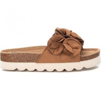Sandalia de Mujer REFRESH 171719 Beige/Camel con diseño moderno, suela de goma antideslizante, plantilla acolchada para mayor comodidad, cierre ajustable y detalles decorativos