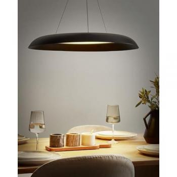 Lámpara Colgante Moderna Surko con Anillo LED Integrado en Metal Negro