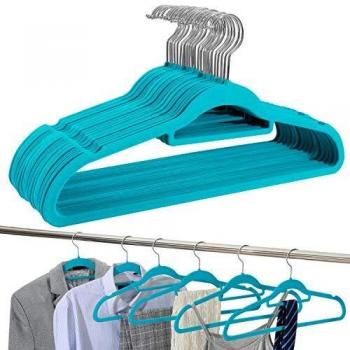 UMI. by Amazon - Perchas de Terciopelo, Antideslizantes, Resistentes, Ahorro de Espacio, con Barra para Corbatas, Gancho Giratorio de 360° y Hombros con Muesca, Percha Estándar, Verde Azulado, 30 Pcs