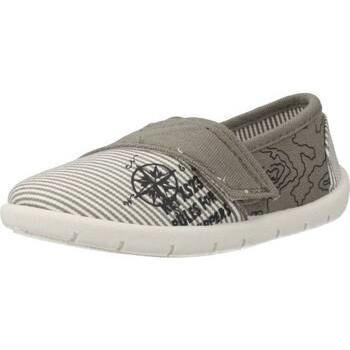 Zapatillas deportivas para niña Chicco modelo Casale, color gris, con diseño cómodo y moderno, fabricadas en materiales de alta calidad, suela antideslizante, cierre de velcro para un ajuste fácil y seguro