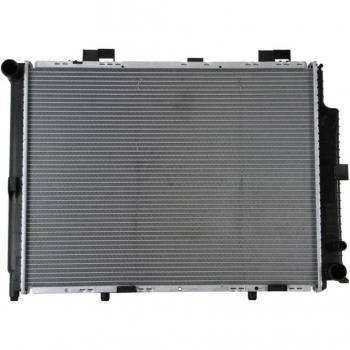 Radiador NISSENS 62689A para refrigeración del motor, compatible con múltiples vehículos, fabricado con materiales de alta calidad, diseño optimizado para una mejor disipación del calor y rendimiento eficiente