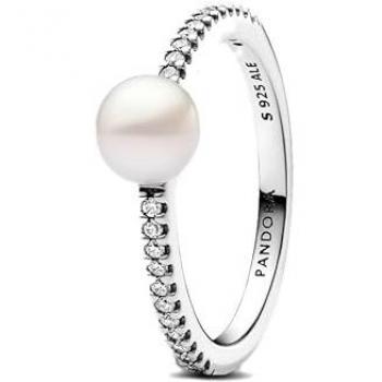 Anillo de Plata de Ley con Perla Cultivada de Agua Dulce y Pavé de Circonitas Cúbicas