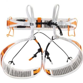 Arnés PETZL Fly (negro/naranja) - características: ligero, diseño compacto, material durable, ajuste fácil, ideal para escalada y alpinismo