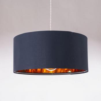 Lámpara Colgante Heroica Nogales [SKD-P80058] - Diseño moderno, estructura de metal, acabado en color negro, pantalla de vidrio transparente, altura ajustable, ideal para comedores y espacios contemporáneos