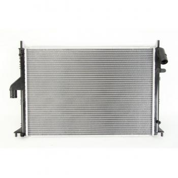 Radiador NISSENS 637612 para refrigeración del motor, compatible con diversos modelos de vehículos, fabricado en aluminio y plástico, diseño optimizado para un mejor flujo de aire y eficiencia térmica
