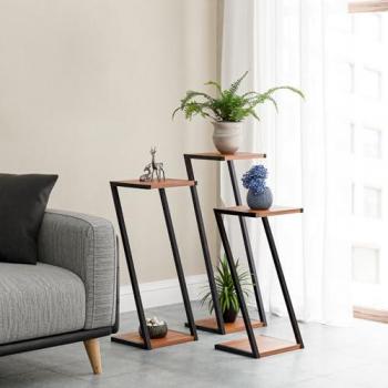 Set de 3 mesas auxiliares Hjartdal en forma de Z, diferentes tamaños, acero y efecto madera/negro