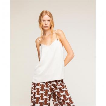 Top de raso con tirantes de cadena