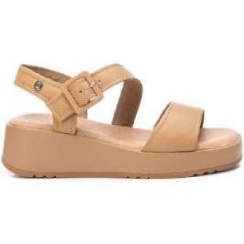 Sandalias de Cuña de Mujer CARMELA 068627 BEIGE con Detalle de Hebilla