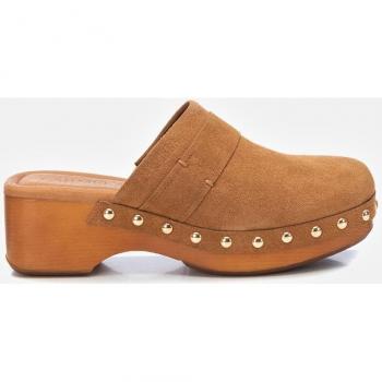 Zuecos de mujer de piel con tacón CARMELA 160452 Camel