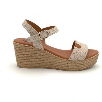 Sandalia cuña de piel color beige con planta confort Kelara